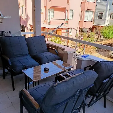 Havalimani Ve Lara Plaj Yakin. 1+1 Daire Apartment