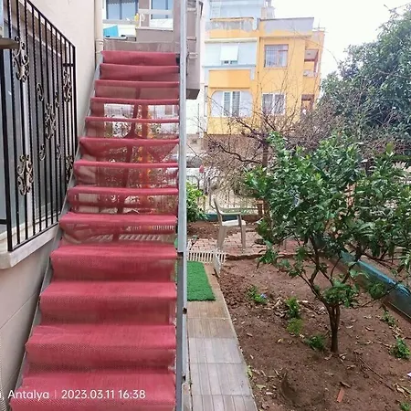 Havalimani Ve Lara Plaj Yakin. 1+1 Daire