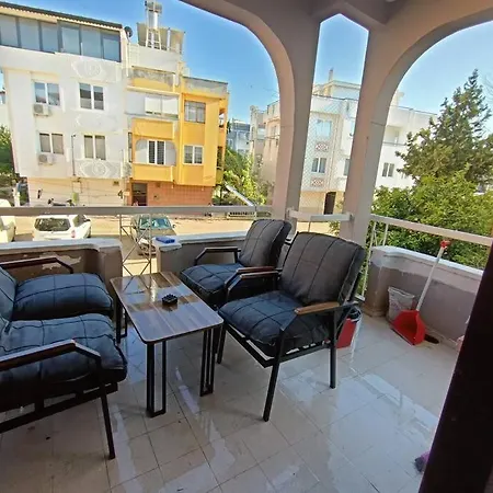 Havalimani Ve Lara Plaj Yakin. 1+1 Daire Apartment *